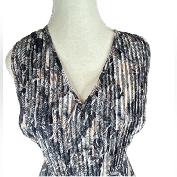 HALOGEN Sleeveless Dress in Navy Blue, White & Very Light Pink, Lined, Size 8P. - Picture 4 of 10